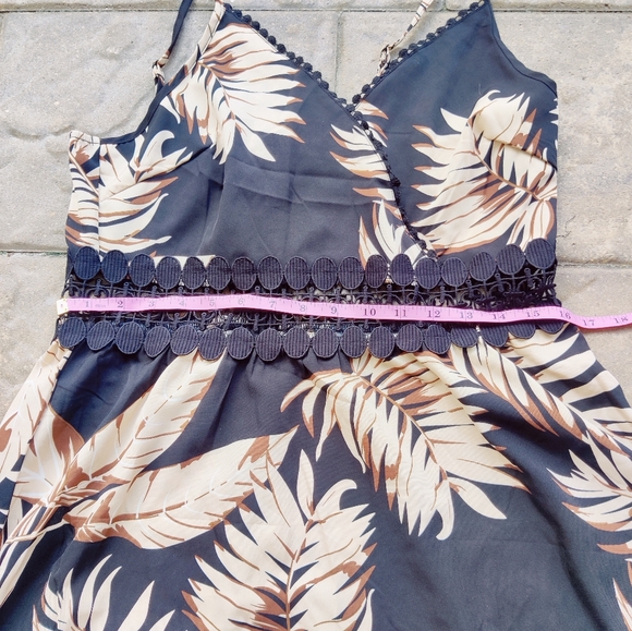 Lightweight Flirty Dress - Picture 5 of 8